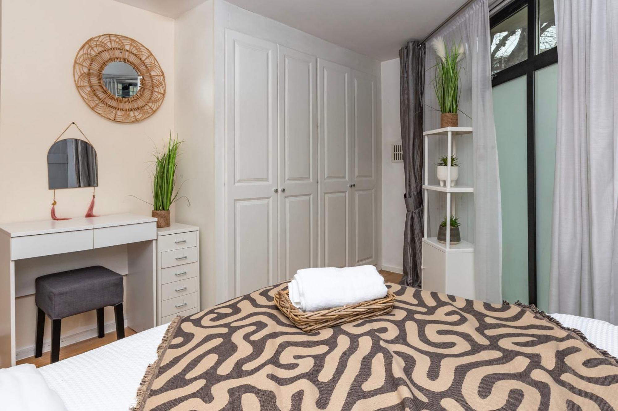 Cosy Ground Floor Apartment Лондон Экстерьер фото